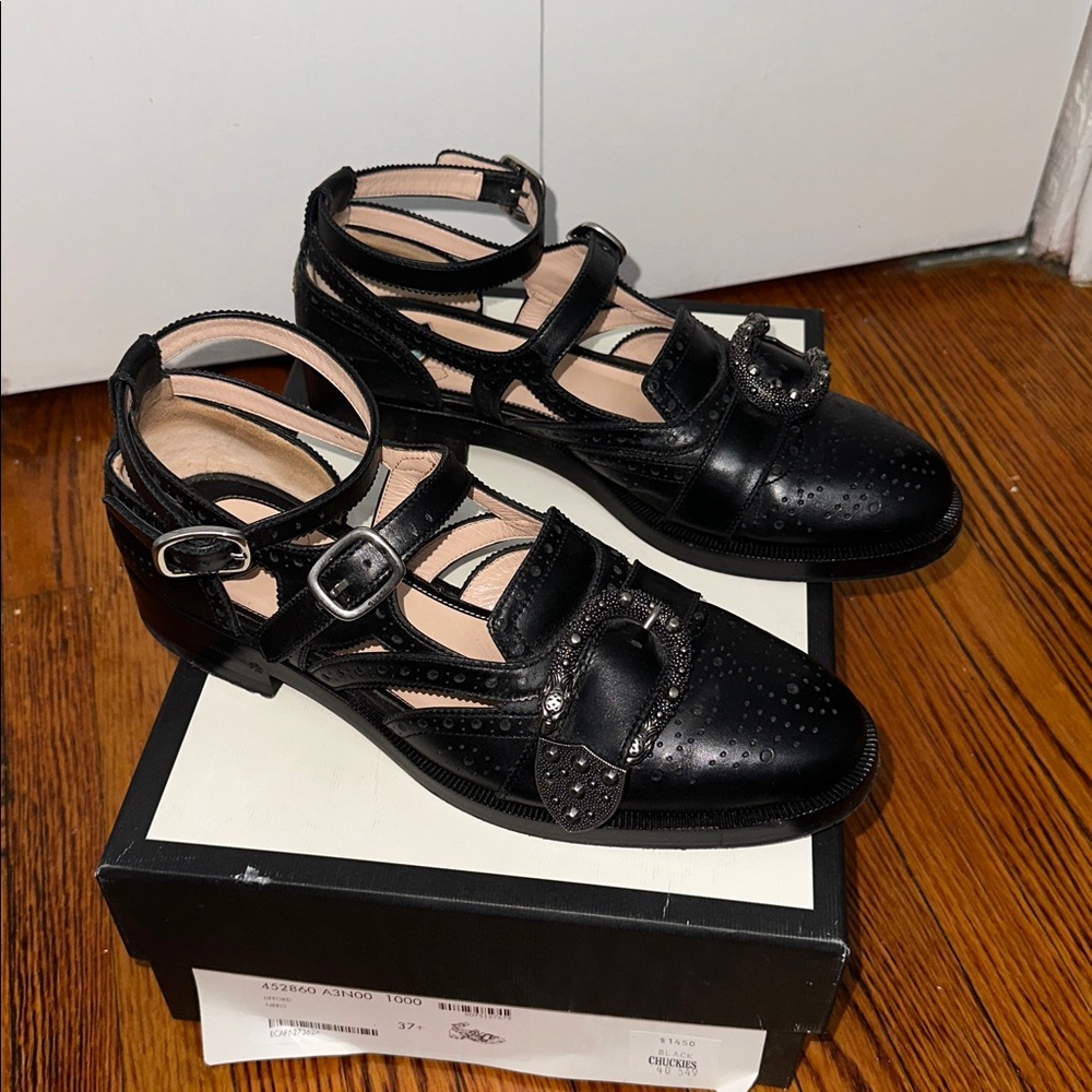 Gucci Black Women's Flats with Buckle Accents - Picture 4 of 8